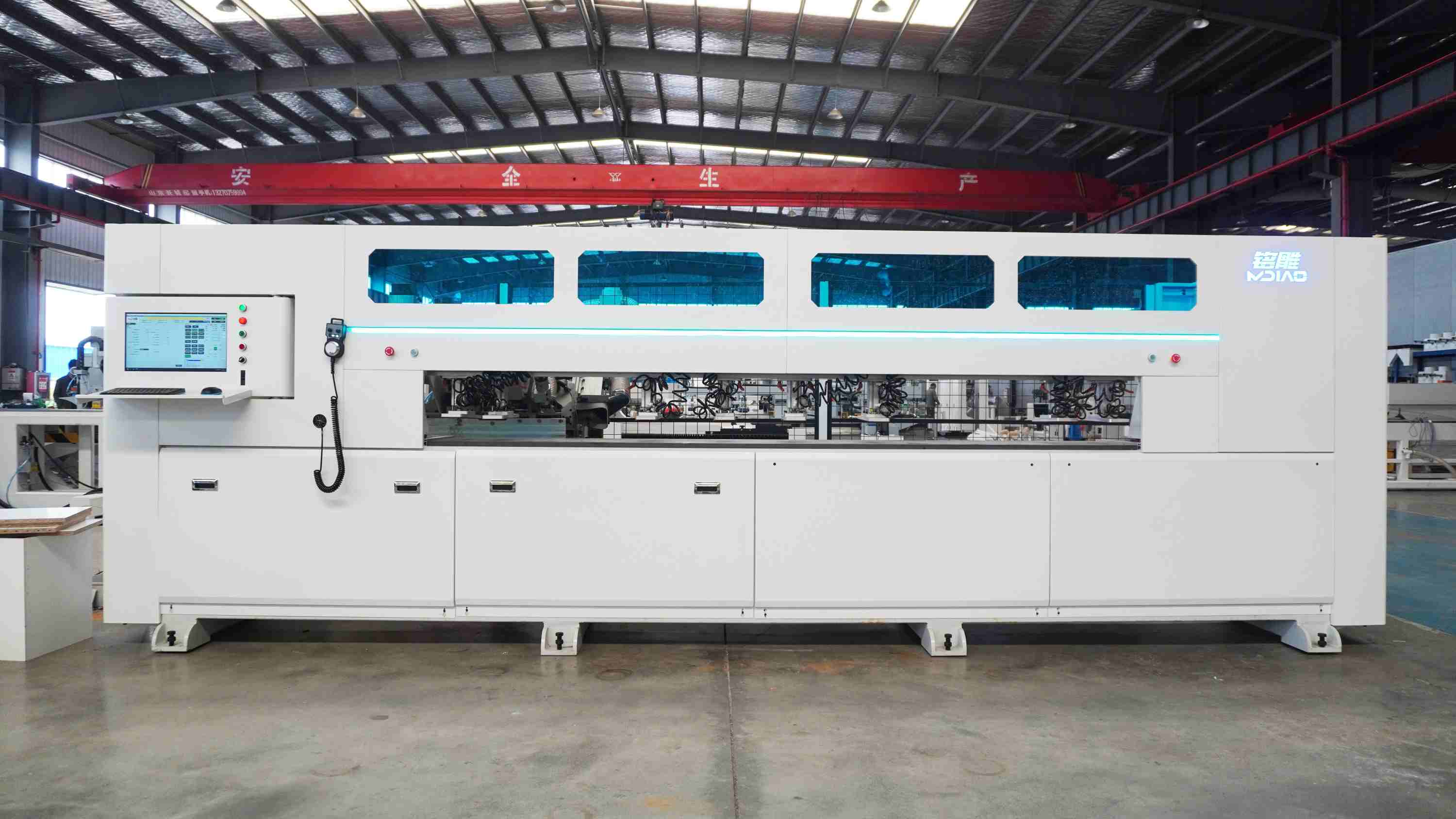 Станок с ЧПУ MD2800LF для изготовления корпусов