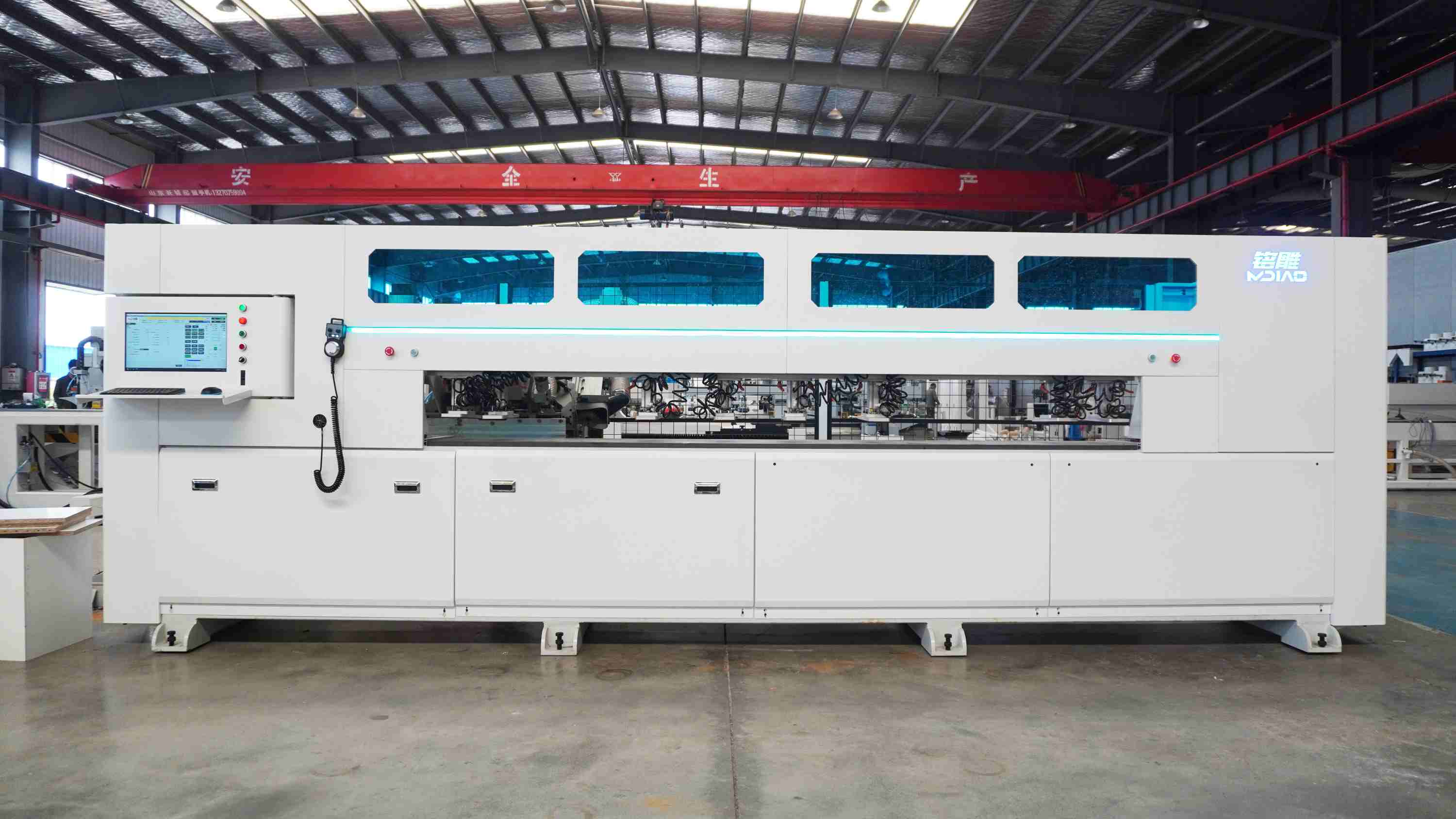 Станок с ЧПУ MD2800LF для изготовления корпусов