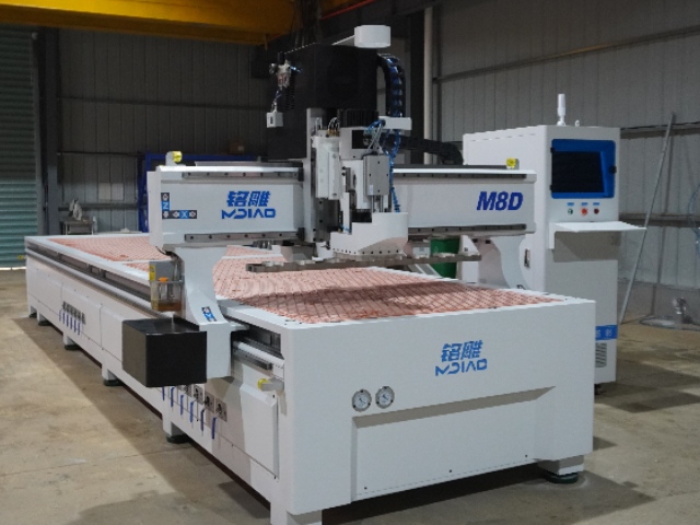 Двухстоловый фрезерный станок с ЧПУ M8