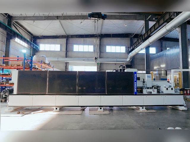 Кромкооблицовочный станок E952LNH для узких досок с функцией горизонтального выравнивания