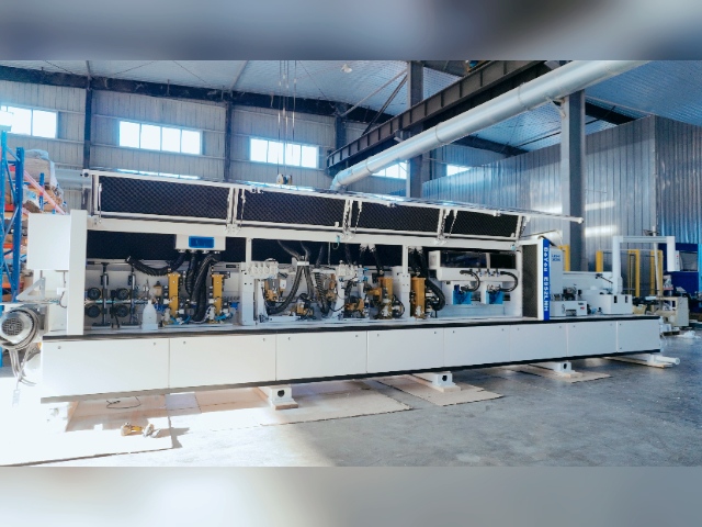 Кромкооблицовочный станок E952LNH для узких досок с функцией горизонтального выравнивания