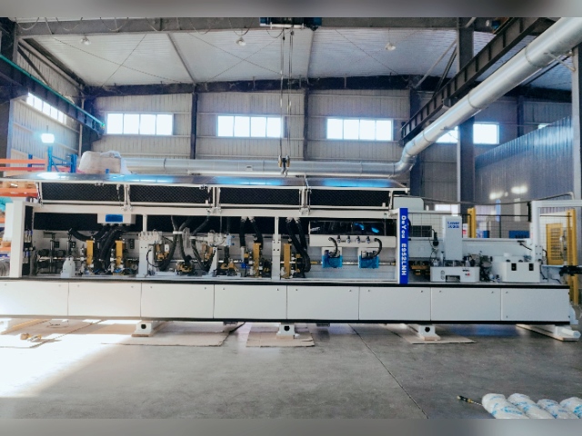 Кромкооблицовочный станок E952LNH для узких досок с функцией горизонтального выравнивания